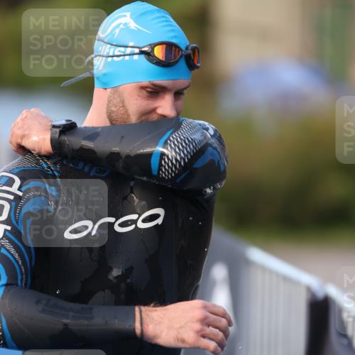 25.08.2024 - Elbe Triathlon Hamburg H.Heesch http://msf.ph/oto/6850075 25.08.2024 08:57:38 Schwimmen 205, 245 meine-sportfotos.de