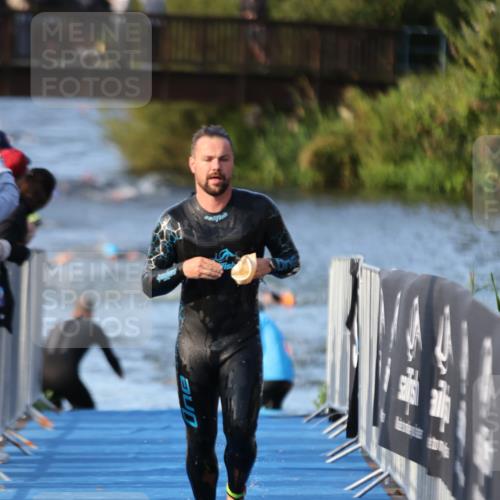 25.08.2024 - Elbe Triathlon Hamburg H.Heesch http://msf.ph/oto/6850090 25.08.2024 08:58:17 Schwimmen 236, 243, 303, 308 meine-sportfotos.de