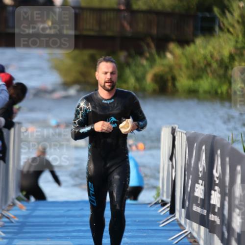 25.08.2024 - Elbe Triathlon Hamburg H.Heesch http://msf.ph/oto/6850096 25.08.2024 08:58:17 Schwimmen 236, 243, 303, 308 meine-sportfotos.de