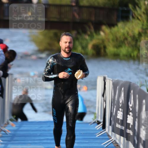 25.08.2024 - Elbe Triathlon Hamburg H.Heesch http://msf.ph/oto/6850101 25.08.2024 08:58:17 Schwimmen 236, 243, 303, 308 meine-sportfotos.de