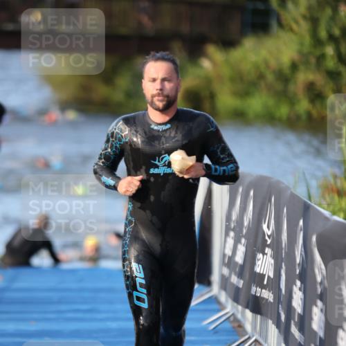 25.08.2024 - Elbe Triathlon Hamburg H.Heesch http://msf.ph/oto/6850134 25.08.2024 08:58:18 Schwimmen 236, 243, 303, 308 meine-sportfotos.de