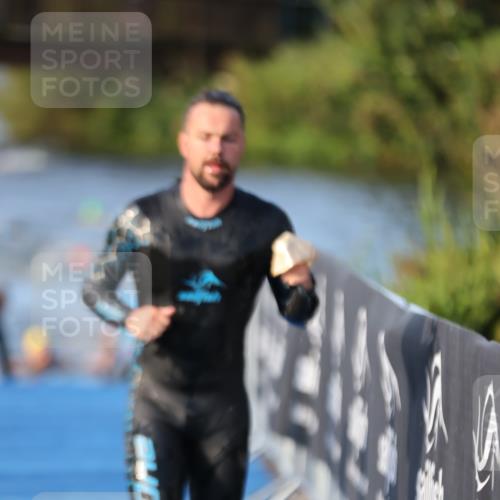 25.08.2024 - Elbe Triathlon Hamburg H.Heesch http://msf.ph/oto/6850169 25.08.2024 08:58:18 Schwimmen 236, 243, 303, 308 meine-sportfotos.de