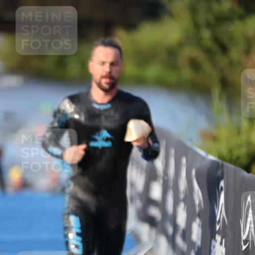25.08.2024 - Elbe Triathlon Hamburg H.Heesch http://msf.ph/oto/6850174 25.08.2024 08:58:18 Schwimmen 236, 243, 303, 308 meine-sportfotos.de