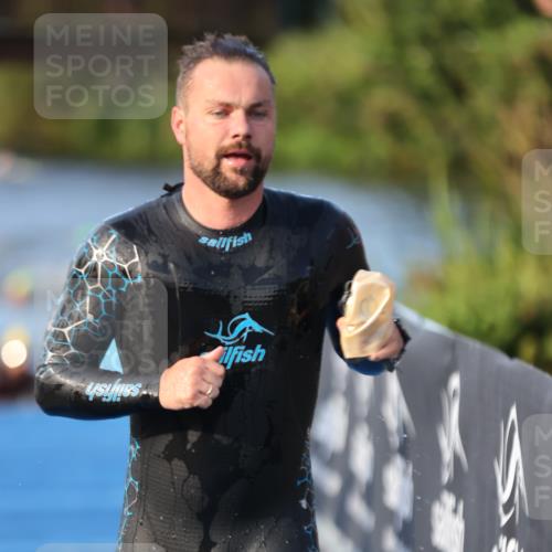 25.08.2024 - Elbe Triathlon Hamburg H.Heesch http://msf.ph/oto/6850199 25.08.2024 08:58:19 Schwimmen 236, 243, 303, 308 meine-sportfotos.de