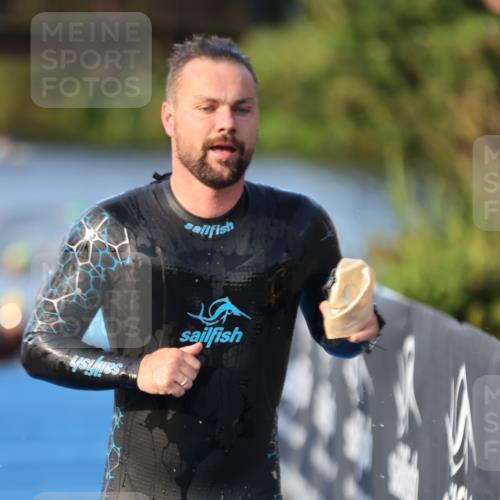 25.08.2024 - Elbe Triathlon Hamburg H.Heesch http://msf.ph/oto/6850203 25.08.2024 08:58:19 Schwimmen 236, 243, 303, 308 meine-sportfotos.de