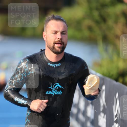 25.08.2024 - Elbe Triathlon Hamburg H.Heesch http://msf.ph/oto/6850208 25.08.2024 08:58:20 Schwimmen 236, 243, 303, 308 meine-sportfotos.de