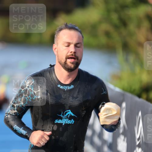 25.08.2024 - Elbe Triathlon Hamburg H.Heesch http://msf.ph/oto/6850215 25.08.2024 08:58:20 Schwimmen 236, 243, 303, 308 meine-sportfotos.de