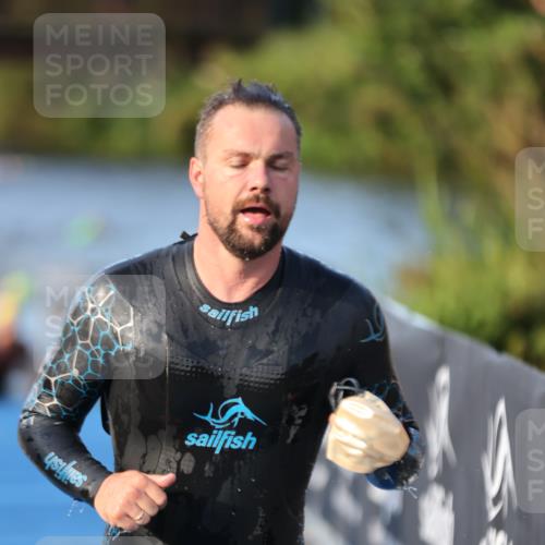 25.08.2024 - Elbe Triathlon Hamburg H.Heesch http://msf.ph/oto/6850219 25.08.2024 08:58:20 Schwimmen 236, 243, 303, 308 meine-sportfotos.de