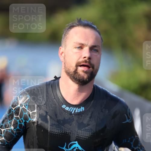 25.08.2024 - Elbe Triathlon Hamburg H.Heesch http://msf.ph/oto/6850234 25.08.2024 08:58:20 Schwimmen 236, 243, 303, 308 meine-sportfotos.de