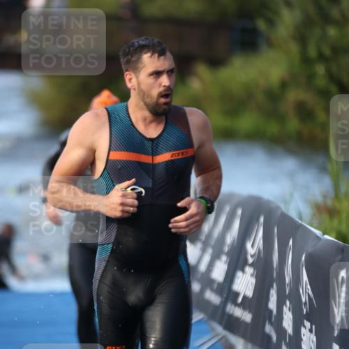 25.08.2024 - Elbe Triathlon Hamburg H.Heesch http://msf.ph/oto/6850272 25.08.2024 08:58:29 Schwimmen 208, 236, 241, 243, 303, 308, 313 meine-sportfotos.de