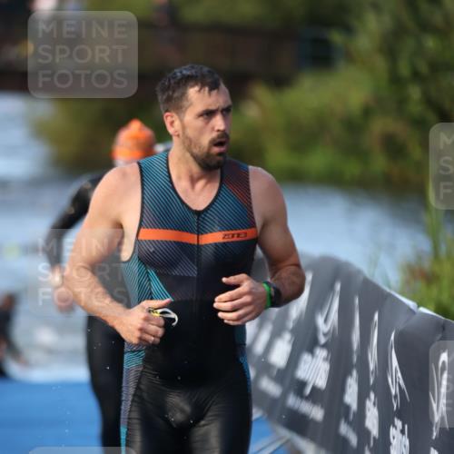 25.08.2024 - Elbe Triathlon Hamburg H.Heesch http://msf.ph/oto/6850281 25.08.2024 08:58:29 Schwimmen 208, 236, 241, 243, 303, 308, 313 meine-sportfotos.de