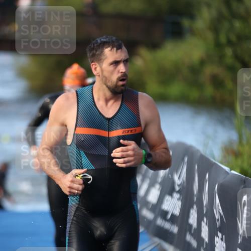 25.08.2024 - Elbe Triathlon Hamburg H.Heesch http://msf.ph/oto/6850288 25.08.2024 08:58:29 Schwimmen 208, 236, 241, 243, 303, 308, 313 meine-sportfotos.de
