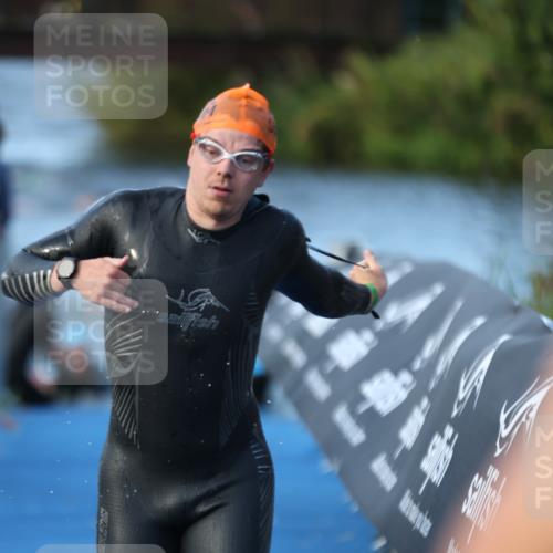 25.08.2024 - Elbe Triathlon Hamburg H.Heesch http://msf.ph/oto/6850300 25.08.2024 08:58:31 Schwimmen 208, 236, 241, 243, 266, 303, 308, 313 meine-sportfotos.de