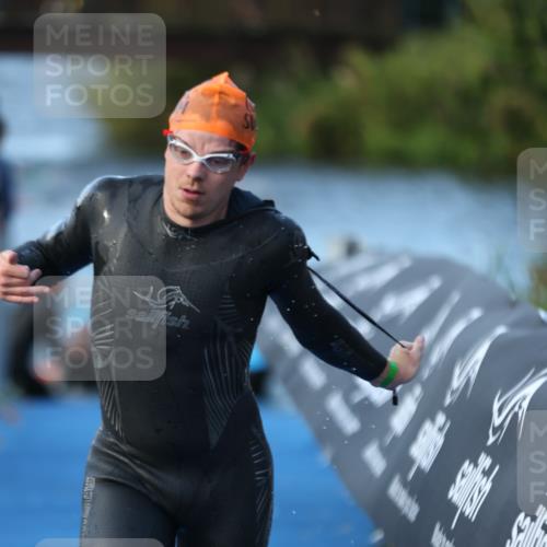 25.08.2024 - Elbe Triathlon Hamburg H.Heesch http://msf.ph/oto/6850315 25.08.2024 08:58:31 Schwimmen 208, 236, 241, 243, 266, 303, 308, 313 meine-sportfotos.de