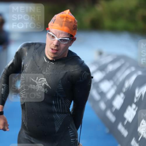 25.08.2024 - Elbe Triathlon Hamburg H.Heesch http://msf.ph/oto/6850325 25.08.2024 08:58:32 Schwimmen 208, 236, 241, 243, 266, 294, 303, 308, 313 meine-sportfotos.de