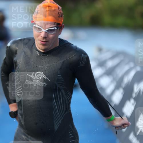 25.08.2024 - Elbe Triathlon Hamburg H.Heesch http://msf.ph/oto/6850342 25.08.2024 08:58:32 Schwimmen 208, 236, 241, 243, 266, 294, 303, 308, 313 meine-sportfotos.de