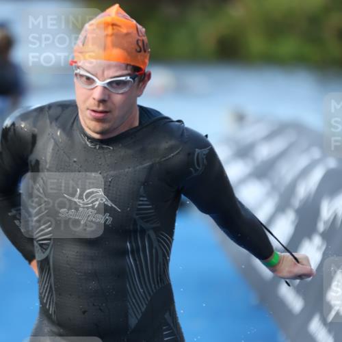 25.08.2024 - Elbe Triathlon Hamburg H.Heesch http://msf.ph/oto/6850346 25.08.2024 08:58:32 Schwimmen 208, 236, 241, 243, 266, 294, 303, 308, 313 meine-sportfotos.de