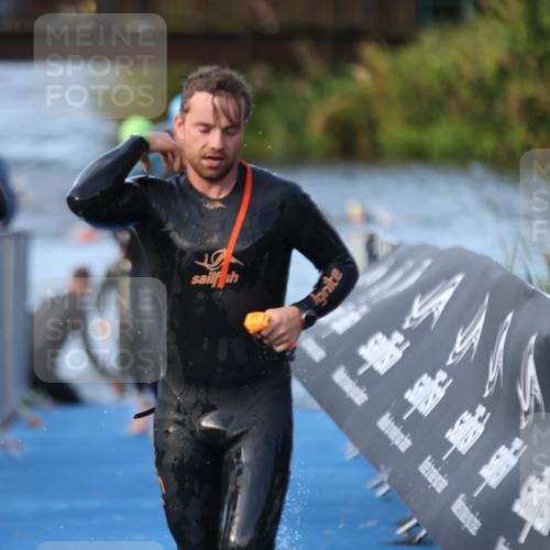 25.08.2024 - Elbe Triathlon Hamburg H.Heesch http://msf.ph/oto/6850368 25.08.2024 08:58:39 Schwimmen 208, 211, 236, 241, 243, 266, 283, 294, 308, 313 meine-sportfotos.de
