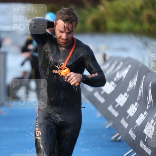 25.08.2024 - Elbe Triathlon Hamburg H.Heesch http://msf.ph/oto/6850402 25.08.2024 08:58:39 Schwimmen 208, 211, 236, 241, 243, 266, 283, 294, 308, 313 meine-sportfotos.de