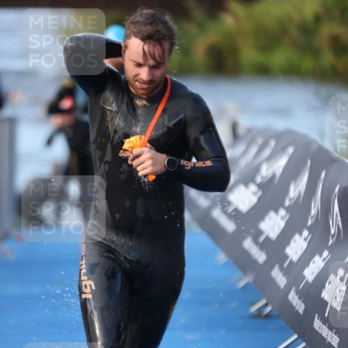 25.08.2024 - Elbe Triathlon Hamburg H.Heesch http://msf.ph/oto/6850408 25.08.2024 08:58:39 Schwimmen 208, 211, 236, 241, 243, 266, 283, 294, 308, 313 meine-sportfotos.de