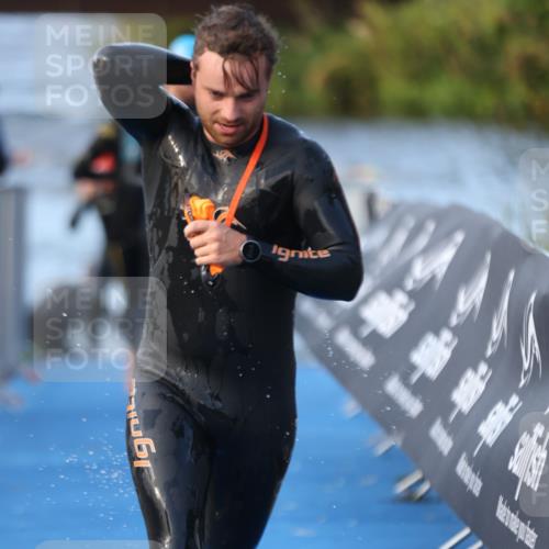 25.08.2024 - Elbe Triathlon Hamburg H.Heesch http://msf.ph/oto/6850411 25.08.2024 08:58:39 Schwimmen 208, 211, 236, 241, 243, 266, 283, 294, 308, 313 meine-sportfotos.de