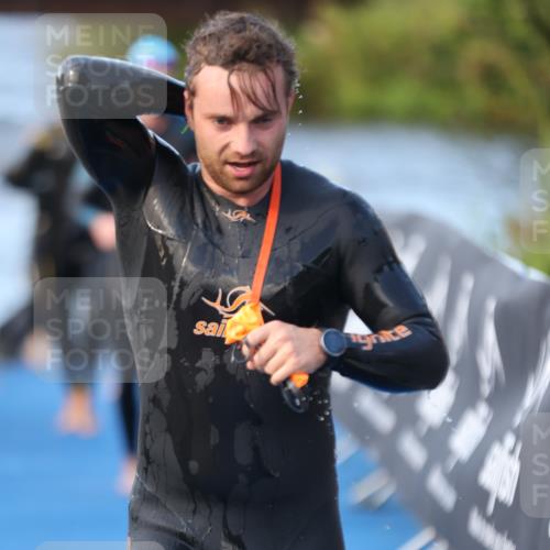 25.08.2024 - Elbe Triathlon Hamburg H.Heesch http://msf.ph/oto/6850450 25.08.2024 08:58:40 Schwimmen 208, 211, 236, 241, 243, 266, 283, 294, 308, 313 meine-sportfotos.de