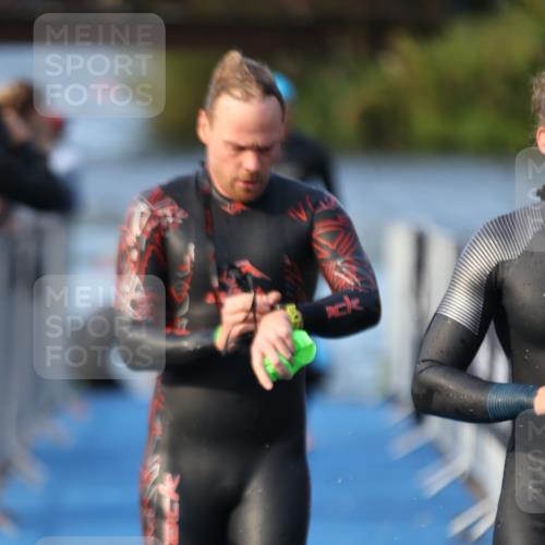 25.08.2024 - Elbe Triathlon Hamburg H.Heesch http://msf.ph/oto/6850772 25.08.2024 08:58:47 Schwimmen 203, 208, 211, 236, 241, 243, 266, 283, 294, 313 meine-sportfotos.de