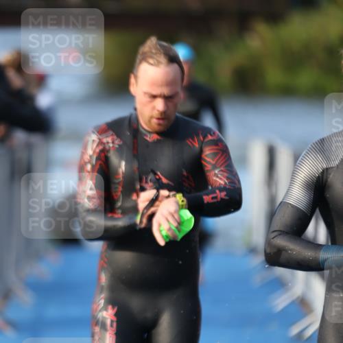 25.08.2024 - Elbe Triathlon Hamburg H.Heesch http://msf.ph/oto/6850782 25.08.2024 08:58:47 Schwimmen 203, 208, 211, 236, 241, 243, 266, 283, 294, 313 meine-sportfotos.de