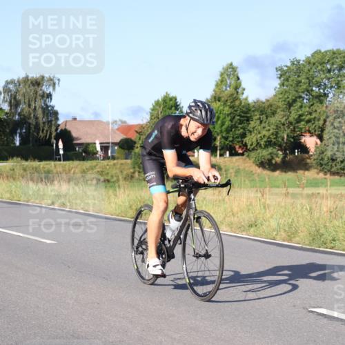 25.08.2024 - Elbe Triathlon Hamburg Fuchs,  Jonas http://msf.ph/oto/6850799 25.08.2024 09:14:11 Radfahren 137, 114, 163, 385, 271, 305, 175 meine-sportfotos.de