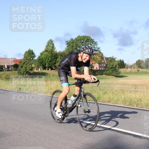 25.08.2024 - Elbe Triathlon Hamburg Fuchs,  Jonas http://msf.ph/oto/6850804 25.08.2024 09:14:11 Radfahren 137, 114, 163, 385, 271, 305, 175 meine-sportfotos.de