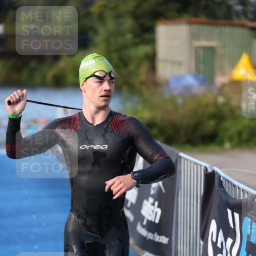 25.08.2024 - Elbe Triathlon Hamburg H.Heesch http://msf.ph/oto/6851077 25.08.2024 08:59:00 Schwimmen 203, 208, 211, 237, 241, 266, 275, 283, 285, 294, 298, 313 meine-sportfotos.de