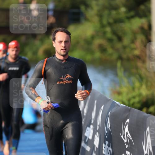 25.08.2024 - Elbe Triathlon Hamburg H.Heesch http://msf.ph/oto/6851143 25.08.2024 08:59:11 Schwimmen 202, 203, 204, 237, 261, 275, 285, 298, 310, 316, 322 meine-sportfotos.de