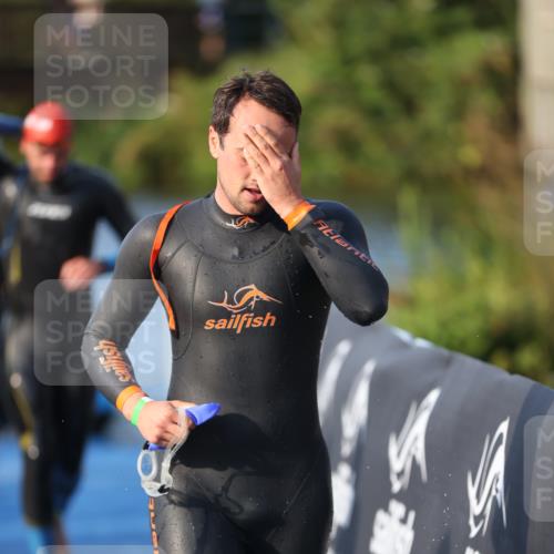 25.08.2024 - Elbe Triathlon Hamburg H.Heesch http://msf.ph/oto/6851159 25.08.2024 08:59:12 Schwimmen 202, 203, 204, 237, 261, 275, 285, 298, 310, 316, 322 meine-sportfotos.de