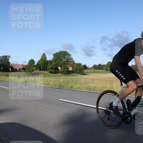 25.08.2024 - Elbe Triathlon Hamburg Fuchs,  Jonas http://msf.ph/oto/6851198 25.08.2024 09:14:36 Radfahren 90, 136, 403, 250, 147 meine-sportfotos.de