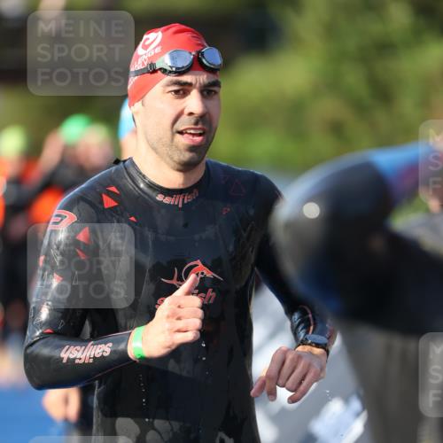 25.08.2024 - Elbe Triathlon Hamburg H.Heesch http://msf.ph/oto/6851339 25.08.2024 08:59:17 Schwimmen 202, 203, 204, 237, 261, 275, 278, 285, 298, 310, 316, 322 meine-sportfotos.de