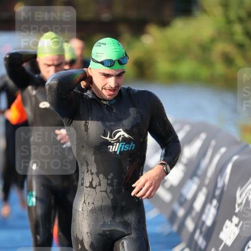 25.08.2024 - Elbe Triathlon Hamburg H.Heesch http://msf.ph/oto/6851417 25.08.2024 08:59:21 Schwimmen 202, 204, 237, 261, 274, 275, 278, 285, 298, 310, 316, 322 meine-sportfotos.de