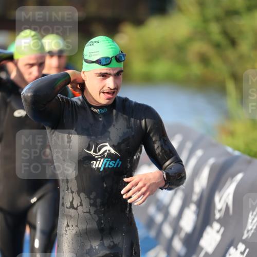 25.08.2024 - Elbe Triathlon Hamburg H.Heesch http://msf.ph/oto/6851445 25.08.2024 08:59:21 Schwimmen 202, 204, 237, 261, 274, 275, 278, 285, 298, 310, 316, 322 meine-sportfotos.de