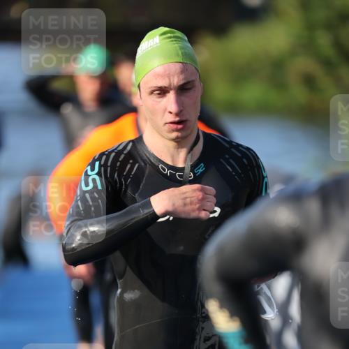 25.08.2024 - Elbe Triathlon Hamburg H.Heesch http://msf.ph/oto/6851460 25.08.2024 08:59:22 Schwimmen 202, 204, 237, 261, 274, 275, 278, 285, 298, 310, 316, 322 meine-sportfotos.de