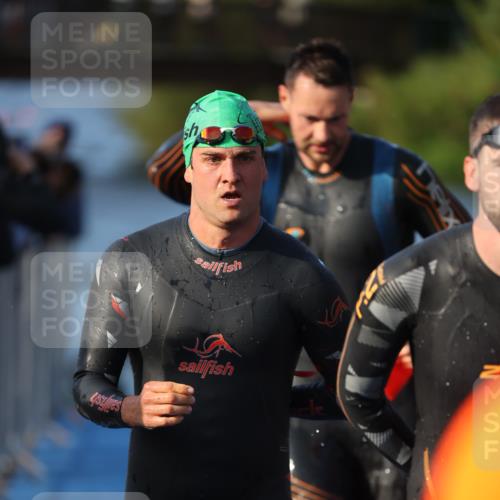 25.08.2024 - Elbe Triathlon Hamburg H.Heesch http://msf.ph/oto/6851576 25.08.2024 08:59:25 Schwimmen 202, 204, 237, 261, 274, 275, 278, 285, 298, 310, 316, 322 meine-sportfotos.de