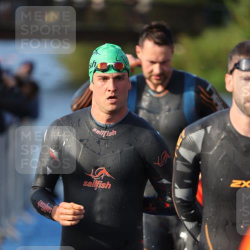 25.08.2024 - Elbe Triathlon Hamburg H.Heesch http://msf.ph/oto/6851583 25.08.2024 08:59:25 Schwimmen 202, 204, 237, 261, 274, 275, 278, 285, 298, 310, 316, 322 meine-sportfotos.de