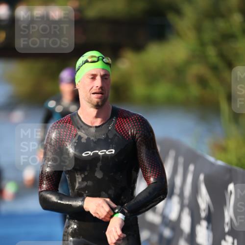 25.08.2024 - Elbe Triathlon Hamburg H.Heesch http://msf.ph/oto/6851708 25.08.2024 08:59:37 Schwimmen 202, 204, 209, 222, 261, 274, 278, 311, 322 meine-sportfotos.de