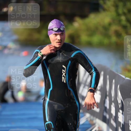 25.08.2024 - Elbe Triathlon Hamburg H.Heesch http://msf.ph/oto/6851789 25.08.2024 08:59:40 Schwimmen 209, 222, 261, 274, 278, 311, 322 meine-sportfotos.de