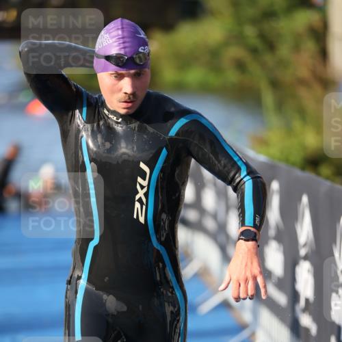 25.08.2024 - Elbe Triathlon Hamburg H.Heesch http://msf.ph/oto/6851833 25.08.2024 08:59:41 Schwimmen 209, 222, 274, 278, 311, 322 meine-sportfotos.de