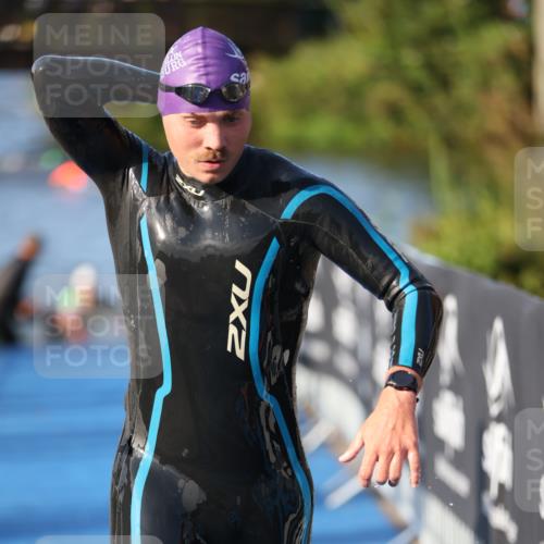 25.08.2024 - Elbe Triathlon Hamburg H.Heesch http://msf.ph/oto/6851837 25.08.2024 08:59:41 Schwimmen 209, 222, 274, 278, 311, 322 meine-sportfotos.de