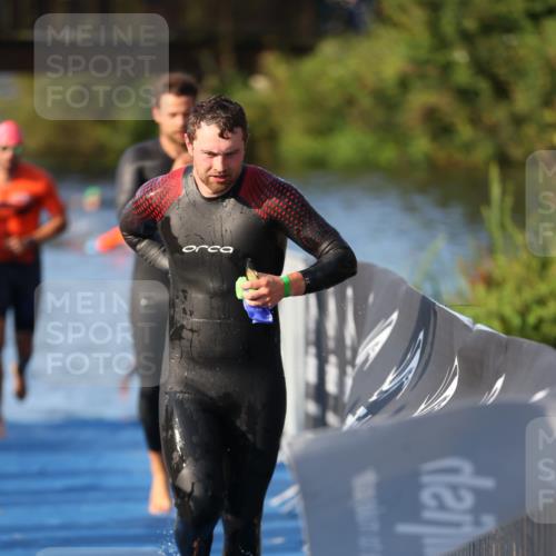 25.08.2024 - Elbe Triathlon Hamburg H.Heesch http://msf.ph/oto/6851887 25.08.2024 08:59:50 Schwimmen 209, 222, 274, 278, 311 meine-sportfotos.de