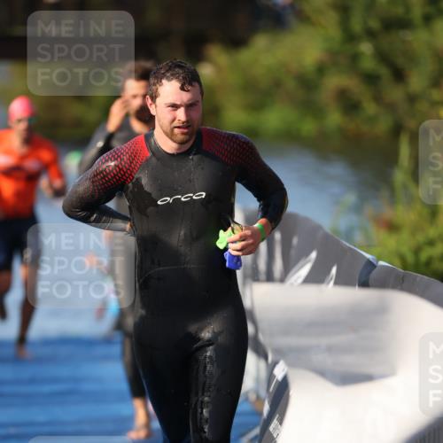 25.08.2024 - Elbe Triathlon Hamburg H.Heesch http://msf.ph/oto/6851920 25.08.2024 08:59:51 Schwimmen 209, 222, 274, 311 meine-sportfotos.de