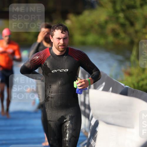 25.08.2024 - Elbe Triathlon Hamburg H.Heesch http://msf.ph/oto/6851932 25.08.2024 08:59:51 Schwimmen 209, 222, 274, 311 meine-sportfotos.de