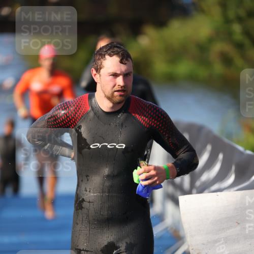 25.08.2024 - Elbe Triathlon Hamburg H.Heesch http://msf.ph/oto/6851973 25.08.2024 08:59:52 Schwimmen 209, 222, 274, 311 meine-sportfotos.de