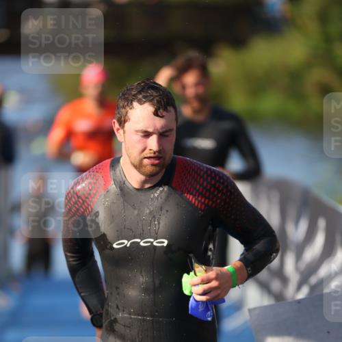 25.08.2024 - Elbe Triathlon Hamburg H.Heesch http://msf.ph/oto/6852022 25.08.2024 08:59:52 Schwimmen 209, 222, 274, 311 meine-sportfotos.de