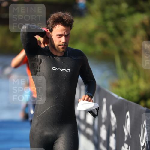 25.08.2024 - Elbe Triathlon Hamburg H.Heesch http://msf.ph/oto/6852050 25.08.2024 08:59:54 Schwimmen 209, 222, 274, 311 meine-sportfotos.de